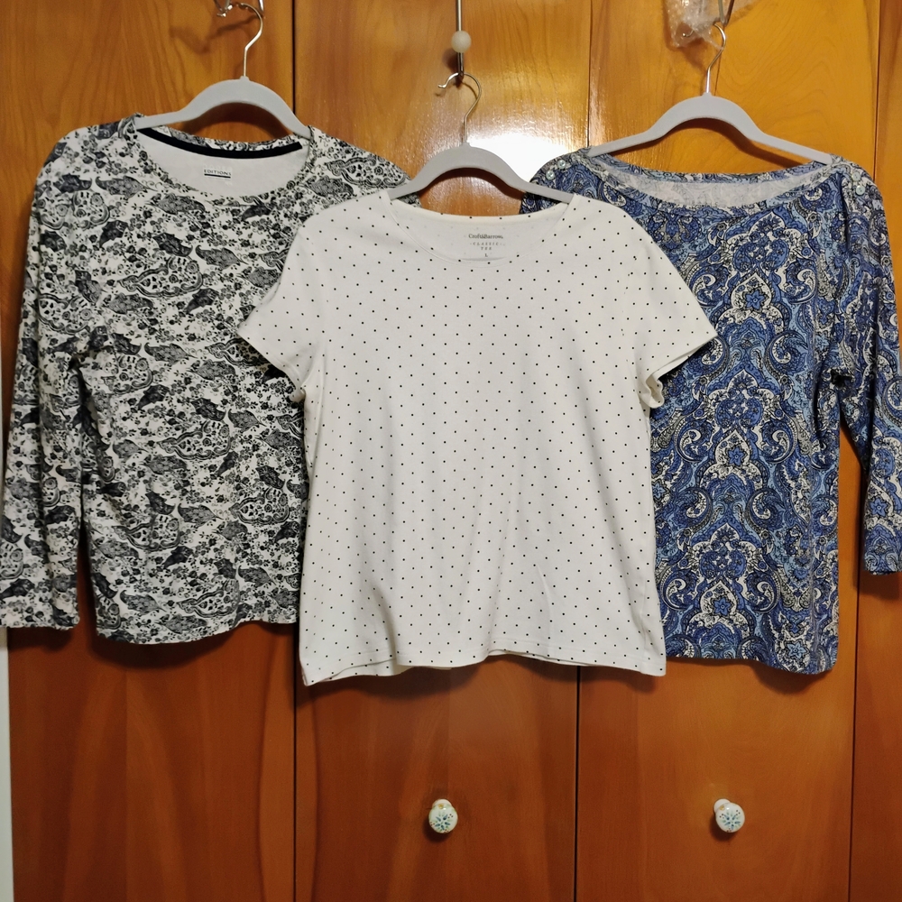 Bundle (3) Women's Large Blues,Black and White Patterned Tops Pre Owned